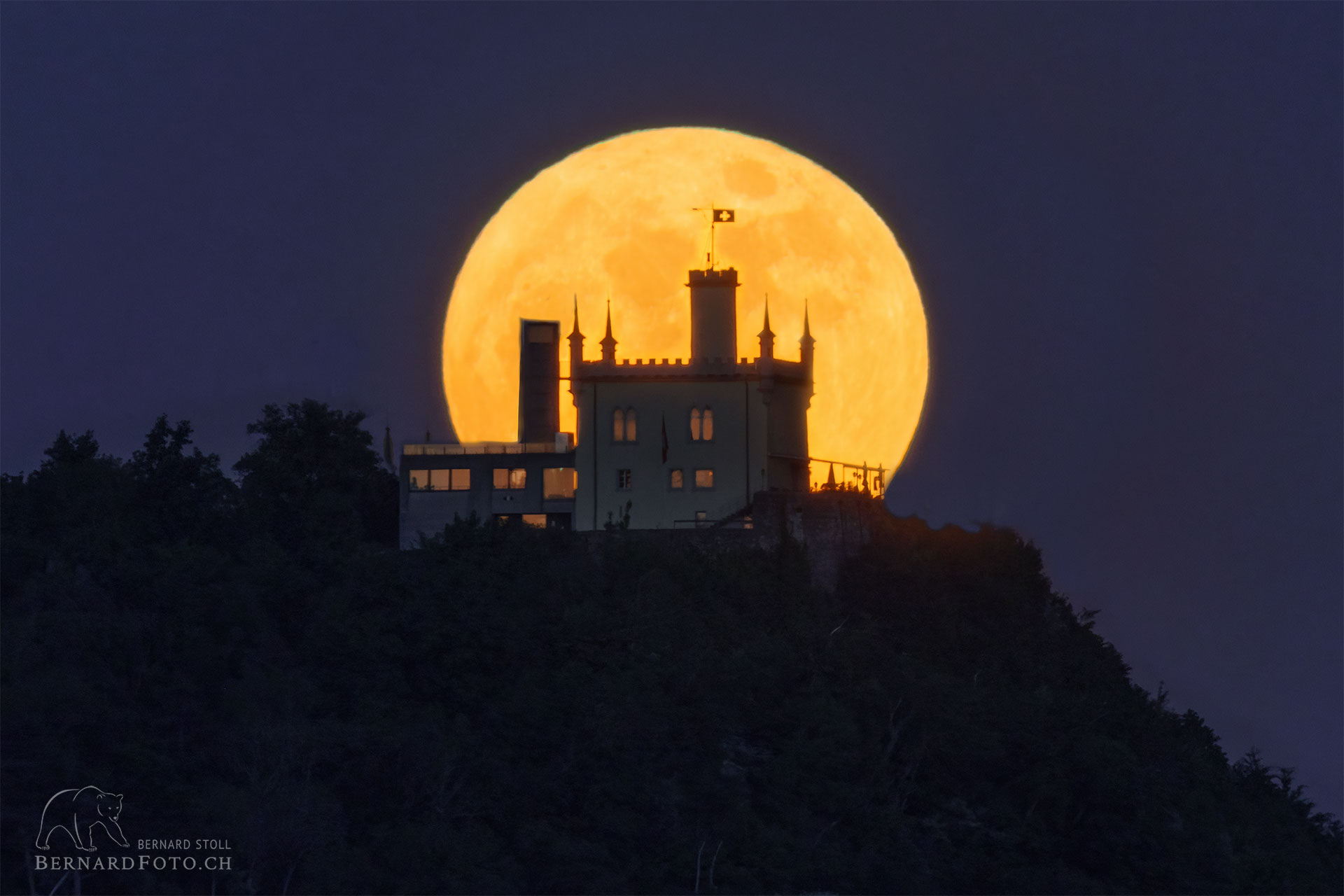 Sälischlössli mit Vollmond